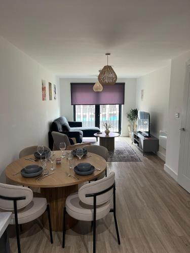 Facilities, Modern Stylish Flat City Centre & Netflix in Other