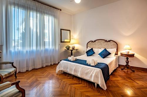 YiD Leopolda apt few minutes from Central Station, Флоренция