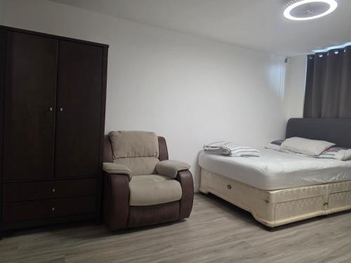 Luxury 2 Bedroom City Centre Apartment Up to 6 close to Utilita 1000Mbps SuperFast Internet, Birmingham (photo 7)