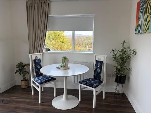 Hillcrest House Holiday Suites in Dunglow