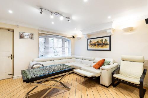 Classic Pimlico Townhouse - image 13