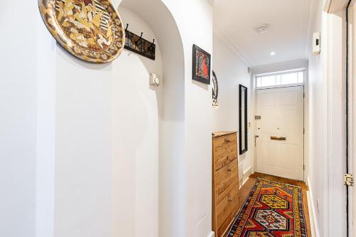 Classic Pimlico Townhouse - image 14