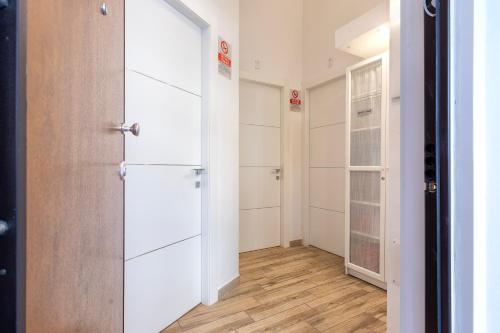 White shell rooms self check-in in Alghero