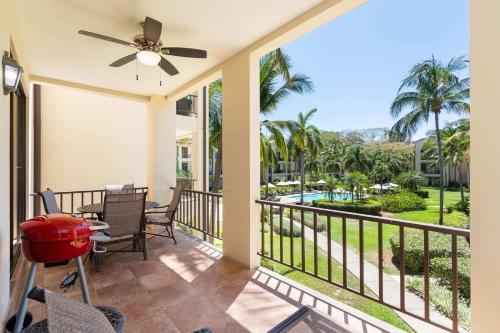 Vibrant 3-Bedroom Condo with Resort Amenities, Pools & Beach Club Access – khách sạn tại Coco