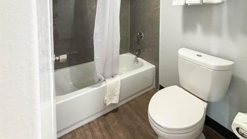 Studio 6 Suites Lexington Kentucky - image 4