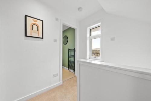 2 Bedroom House in Greenock with Free Parking - Close to Clyde Shipyard in Грінок