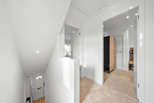 2 Bedroom House in Greenock with Free Parking - Close to Clyde Shipyard in Грінок