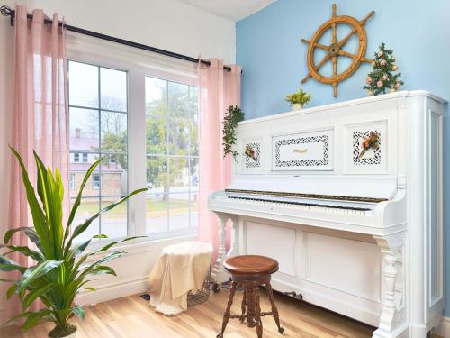 Stunning Family Suite 2 King Beds Piano Sleeps 10