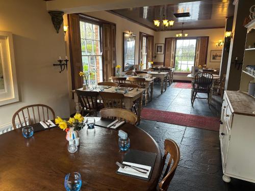 Badgers Inn - image 23