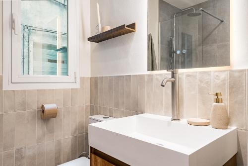 Beautiful apartment with Balcony in Barcelona - image 2