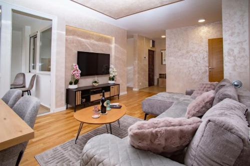 Spacious 2 Bedroom Flat near Beaches & PM