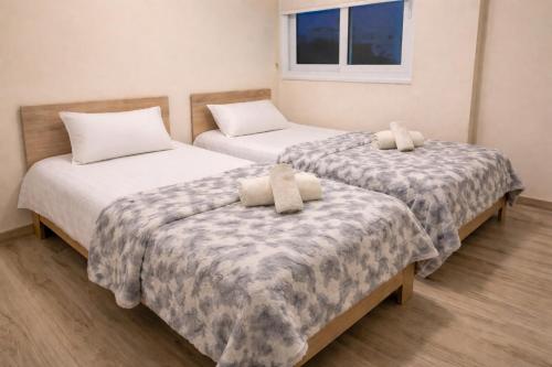 2 bedrooms, 4 beds