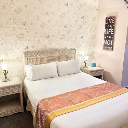 Badgers Inn - image 36