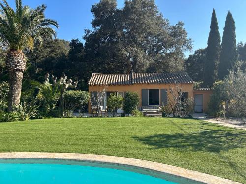 Cabanon indépendant tout confort avec terrasse et accès piscine