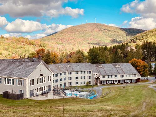 外部景觀, Ski in-out, Slope and Pool Views 1BR at Country Inn in 漢考克