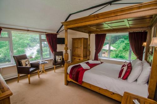 Royal Lodge in Monmouth