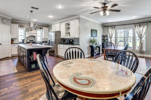 1 Mi to Lake Fork! Countryside Escape w/ Pool in Gantera
