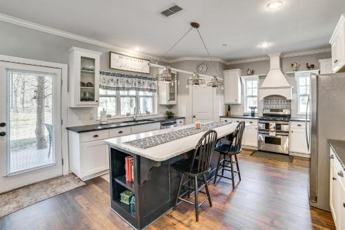 1 Mi to Lake Fork! Countryside Escape w/ Pool in Gantera