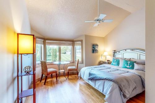 The Boat House w/ Dock: Enjoy Lake Life! in Syracuse (IN)