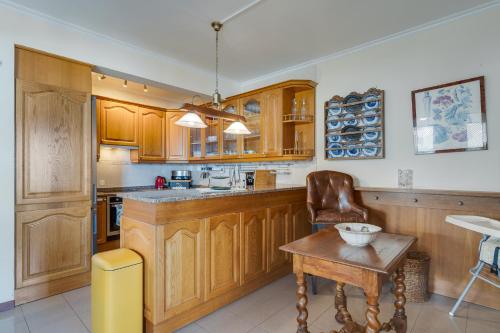 Bom Sucesso View House by Holiday Rental Madeira in ฟุนคาล