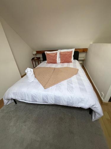 Homewood - entire property for 6 people - 4 adults maximum - in village 10 min from Disneyland Paris & TGV RER A gîte à louer Montry