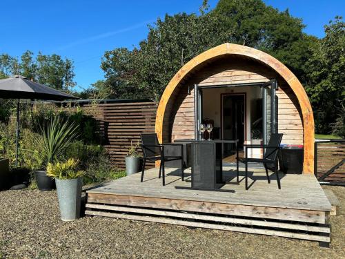 Glamping pod with en-suite & underfloor heating in Slebech
