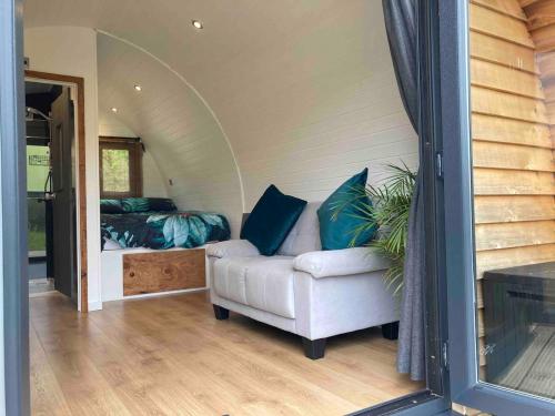 Glamping pod with en-suite & underfloor heating in Slebech