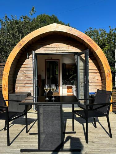 Glamping pod with en-suite & underfloor heating in Slebech