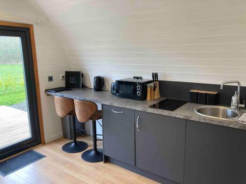 Glamping pod with en-suite & underfloor heating in Slebech