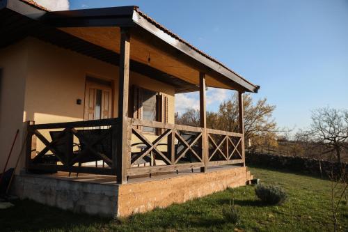 Lakeview Retreat Kljakovica- Bilećko jezero (Lakeview Retreat Kljakovica- Bilecko jezero) in Vracenovici