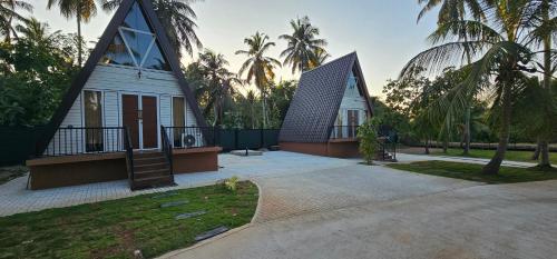 The lakefront in Chilaw