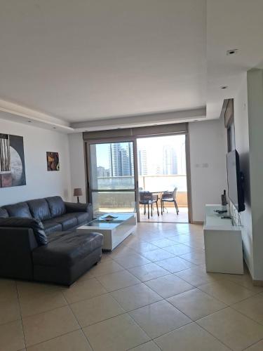 Sadržaji, Marina Sea View 3 Bedroom 2 Bathrooms Near Center in Ashdod