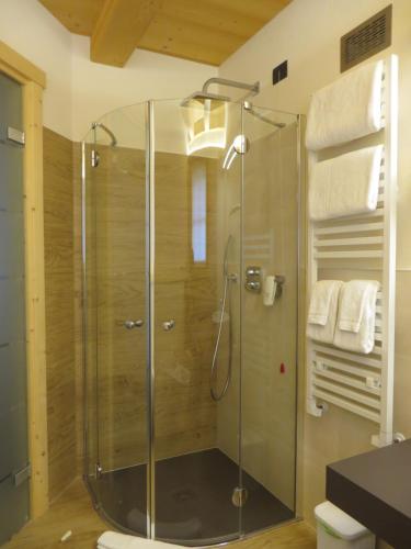 Double or Twin Room image 4