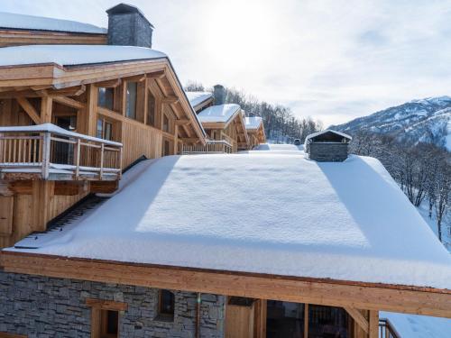 Chalet de luxe avec acces pistes, sauna et jacuzzi - FR-1-344-744 in Villarencel