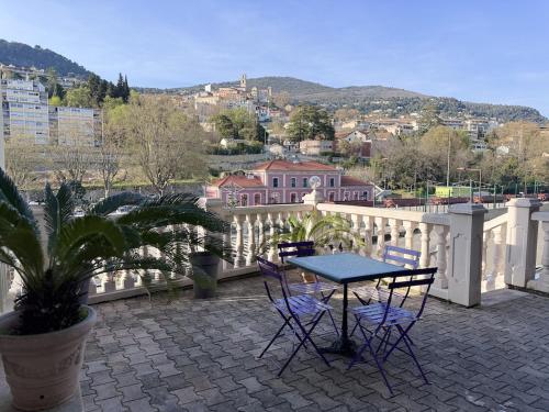 Spacieux appartement 2chambres, parking, Grasse centre - Location saisonnière - Grasse