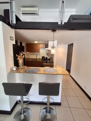 COSTA RICA, Apartamento en condominio Avalon Country Club,Santa Ana, terraza,balcon, restaurante, pi in Santa Ana