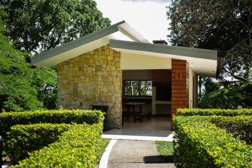 COSTA RICA, Apartamento en condominio Avalon Country Club,Santa Ana, terraza,balcon, restaurante, pi in Santa Ana