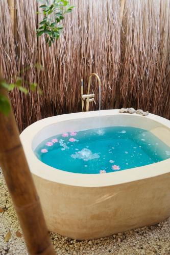 Romantic Star Bath Suite, Cave Pool & Yoga Center