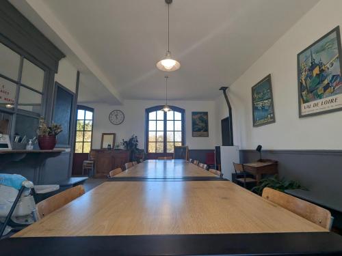 Gîte Mers-sur-Indre, 5 pièces, 13 personnes - FR-1-591-166 (Gite 13 pers. dans une ancienne gare avec piscine, jardin clos, terrasse et equipements PMR - FR-1-5) in Mers-sur-Indre