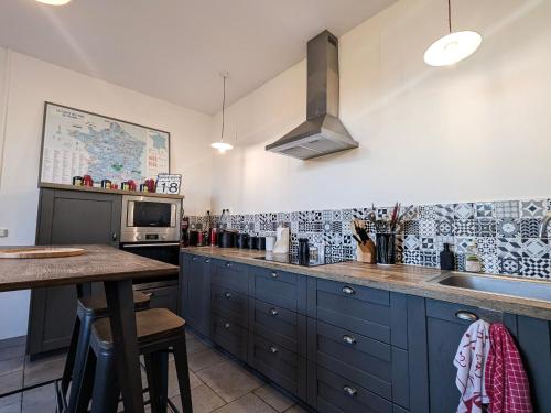 Gîte Mers-sur-Indre, 5 pièces, 13 personnes - FR-1-591-166 (Gite 13 pers. dans une ancienne gare avec piscine, jardin clos, terrasse et equipements PMR - FR-1-5) in Mers-sur-Indre