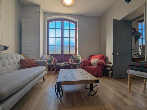 Gîte Mers-sur-Indre, 5 pièces, 13 personnes - FR-1-591-166 (Gite 13 pers. dans une ancienne gare avec piscine, jardin clos, terrasse et equipements PMR - FR-1-5) in Mers-sur-Indre