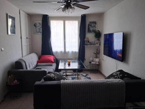 Appartement 2 pièces centre ville - Location saisonnière - Le Muy