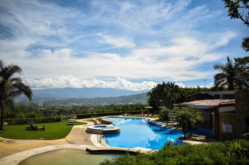 COSTA RICA, Apartamento en condominio Avalon Country Club,Santa Ana, terraza,balcon, restaurante, pi in Santa Ana