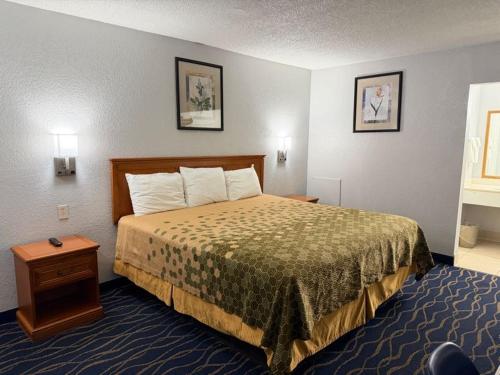 Crossroads Inn in 皮爾斯堡 (FL)