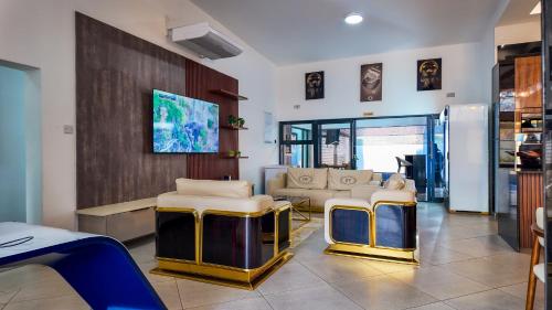 THE LITTLE GUEST HOUSE and GARDEN in Hwange