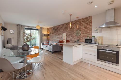 Lancaster City Apartment - image 10