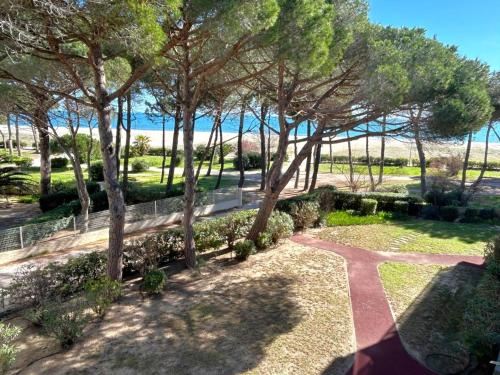 Grand 2 pièces en bord de plage avec terrasse et vue sur mer - FR-1-837-17 (Grand 2 pieces en bord de plage avec terrasse et vue sur mer - FR-1-837-17) in 阿爾熱萊海濱