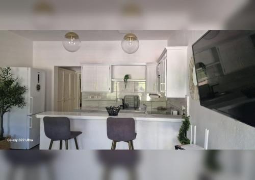 Over The Hill Guesthouse and Residence in Ilha de São Martinho