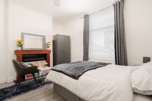 Modern 3-Bedroom Home in-Steps from Crown Point – khách sạn tại Denton