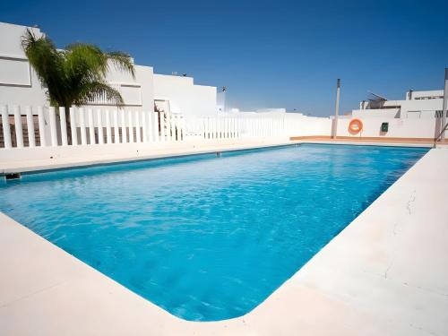Chalet con piscina compartida alquilamos solo a familias